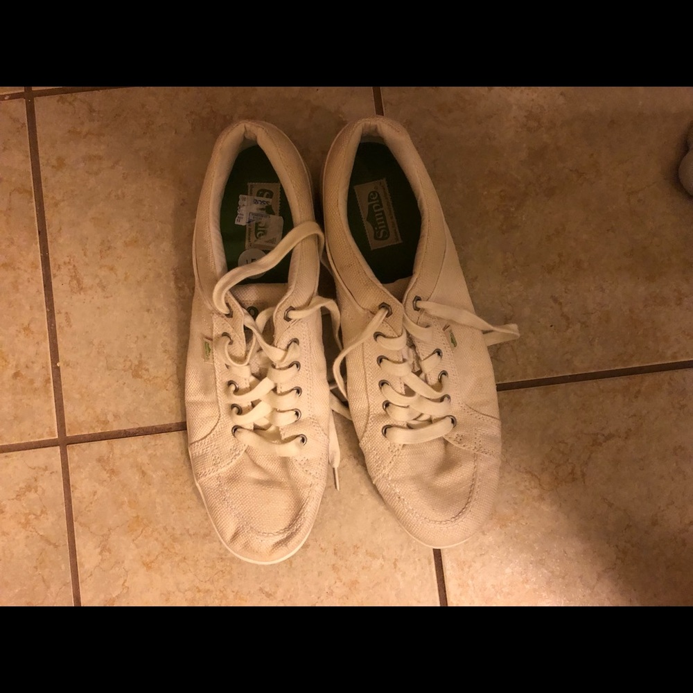 New white Simple shoes. Soles-bottoms are tight